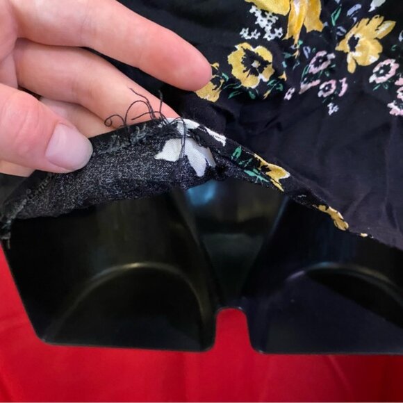 H&M Black Sleeveless Top with Yellow Floral Design - Picture 7 of 8